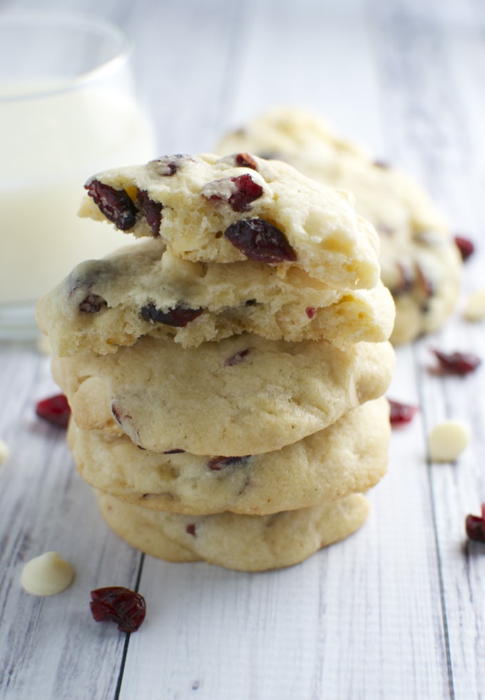 White Chocolate Almond Cranberry Cookies | stuckonsweet.com