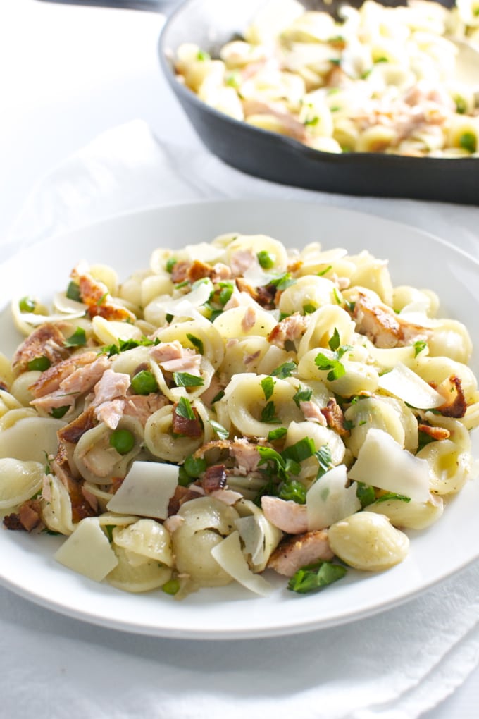 Salmon, Pea and Bacon Pasta | stuconsweet.com