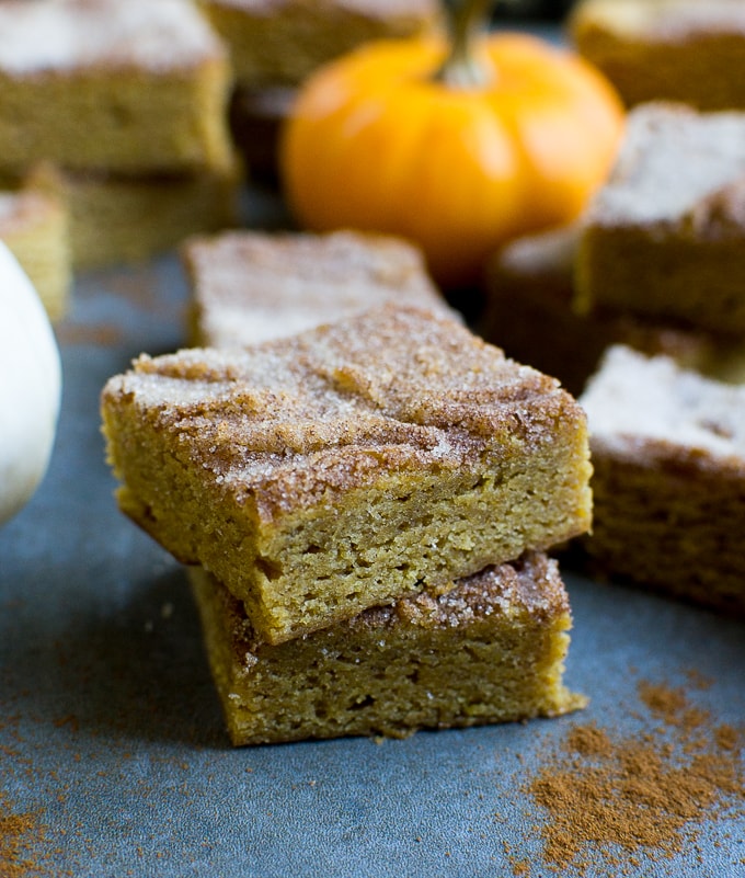 Butterscotch blondie bars with a dusting of cinnamon and sugar, perfect for fall desserts. Freshly baked, soft, and chewy, these sweet treats are ideal for sharing at family gatherings or cozy afternoons.