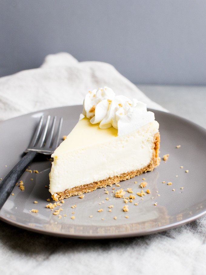 Cheesecake with whipped cream