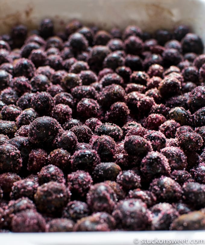 Blackberries covered with sugar crystals, fresh and ripe for making delicious desserts or jams.