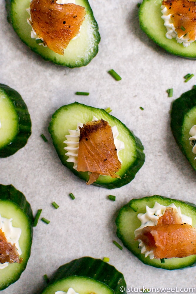 Fresh cucumber bites topped with smoked salmon, cream cheese, and chives, perfect for appetizers or healthy snacks. Light, flavorful, and easy to make for parties and gatherings.