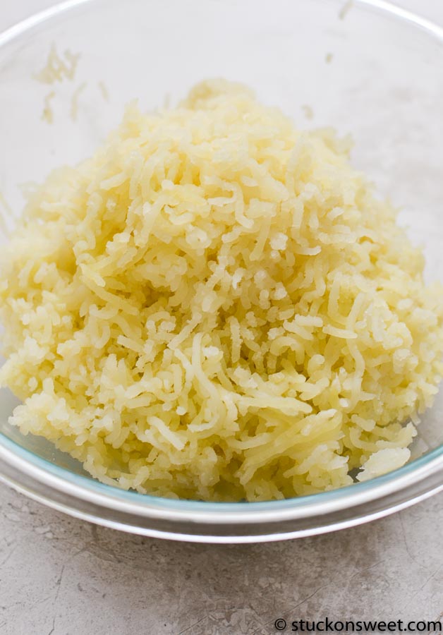Creamy mashed potatoes in a glass bowl, perfect for comfort food recipes and holiday dinners. Rich, buttery, and smooth mashed potatoes ready to serve.