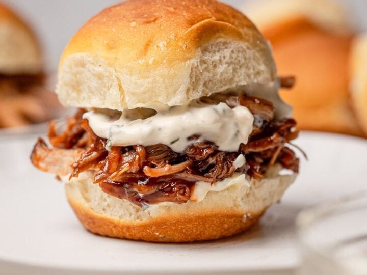 pulled pork slider with garlic aioli