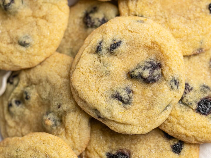 Butter cookies with blueberries, fresh blueberry cookies, homemade blueberry cookies, soft blueberry cookies with sugar, blueberry cookies recipe.