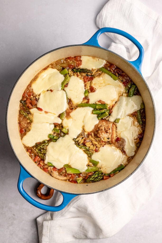 Creamy Chicken and Asparagus Skillet with Melted Mozzarella cheese in a colorful skillet, hearty and flavorful one-pan meal, perfect for dinner, easy to prepare, comfort food, healthy ingredients, home-cooked meal.