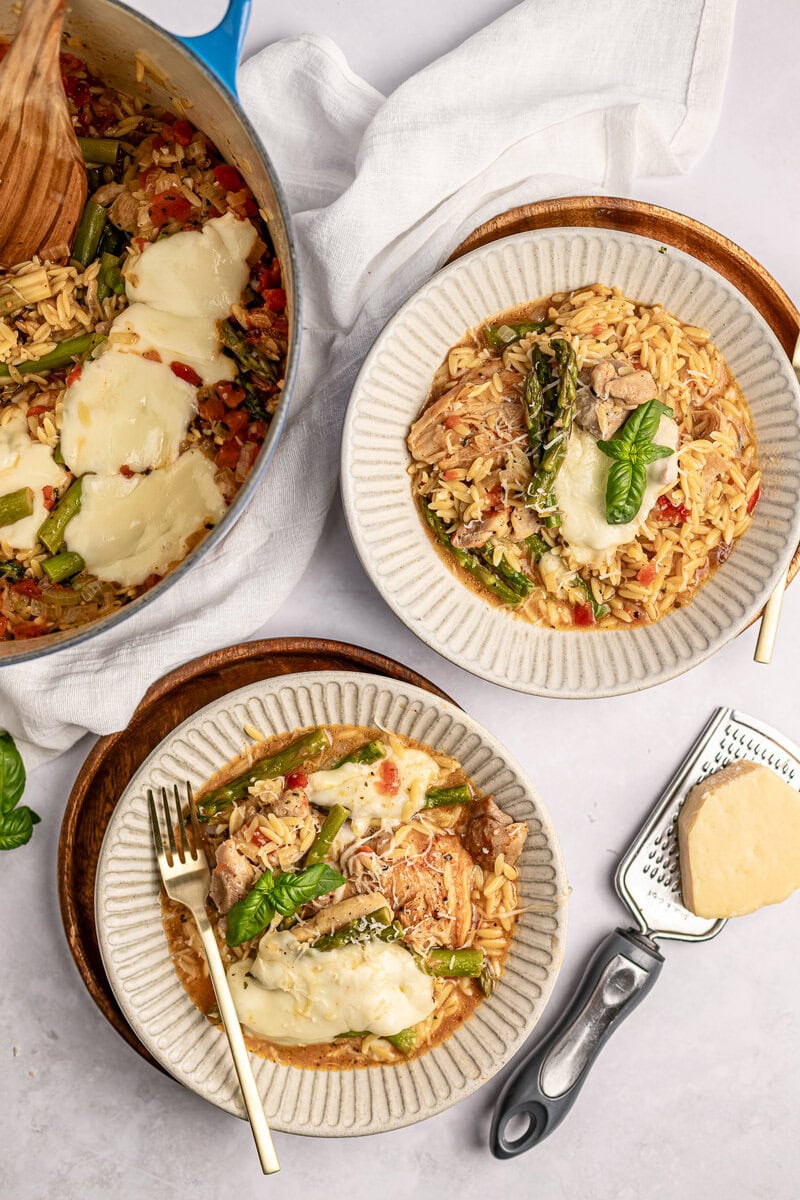 One Pot Garlic Tomato Chicken Orzo with Asparagus
