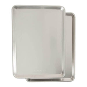 Aluminum baking sheets set for baking and roasting, durable and versatile kitchen bakeware, perfect for cookies, pastries, and roasting vegetables.