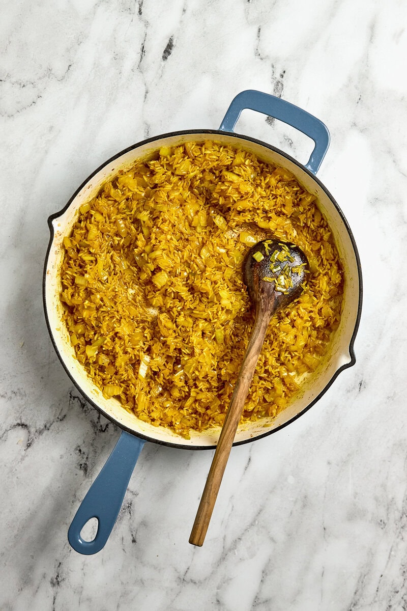 One Pan Coconut Curry Rice with Spinach and Chicken