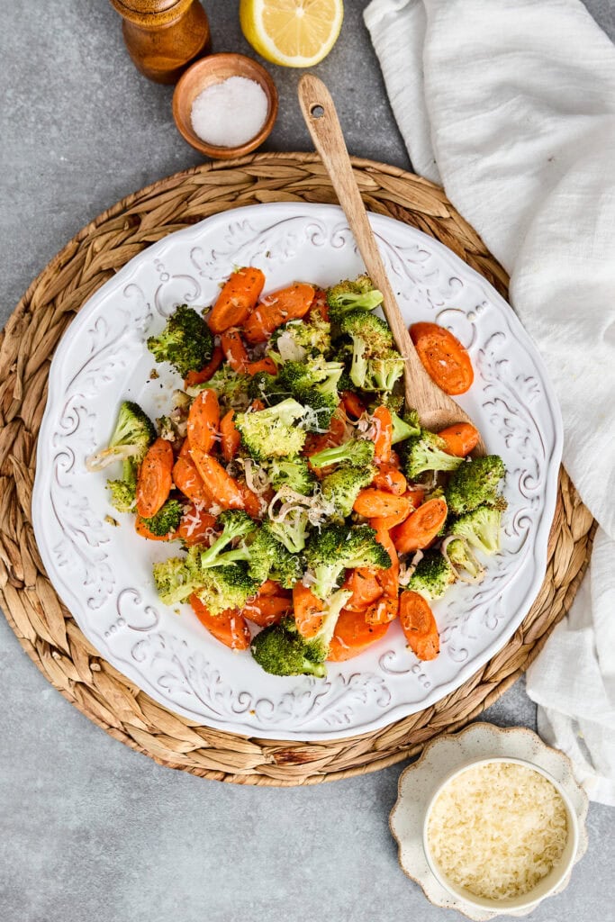 Bright, healthy vegetable dish featuring broccoli and carrots, perfect for a nutritious meal or side dish. Ideal for health-conscious eaters and vegetable lovers.